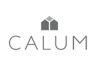 Calum Logo Grå Lys Top